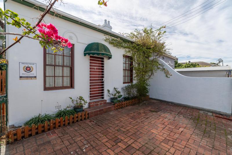 2 Bedroom Property for Sale in Harfield Village Western Cape
